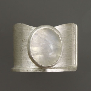 pierścionek Z KAMIENIEM KSIĘŻYCOWYM (ID1068)
